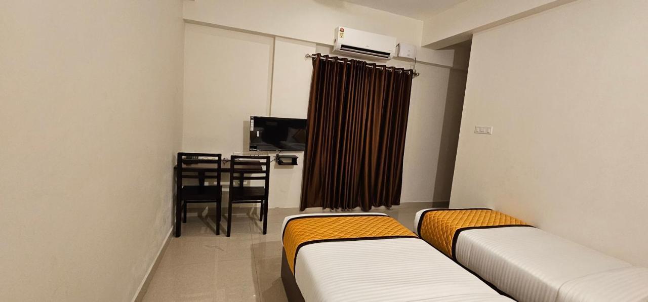 Blueway Residency Downtown Hotel Тривандрум Экстерьер фото