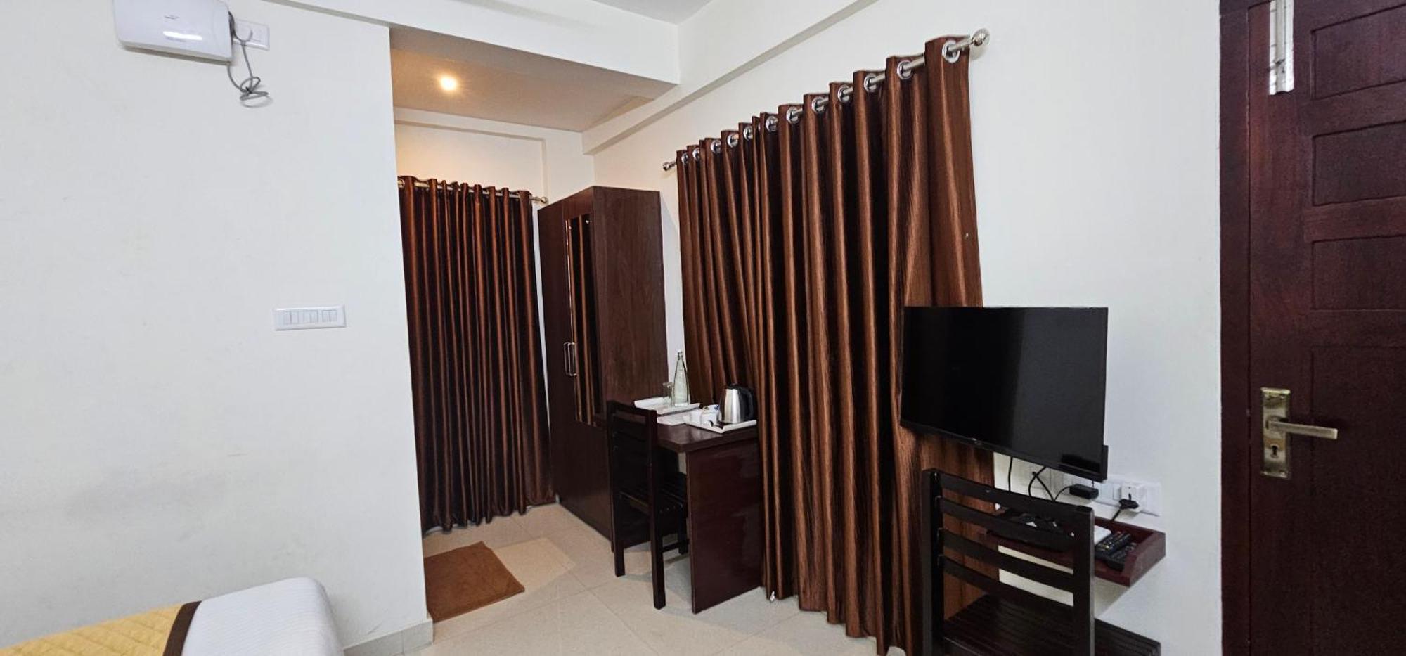 Blueway Residency Downtown Hotel Тривандрум Экстерьер фото