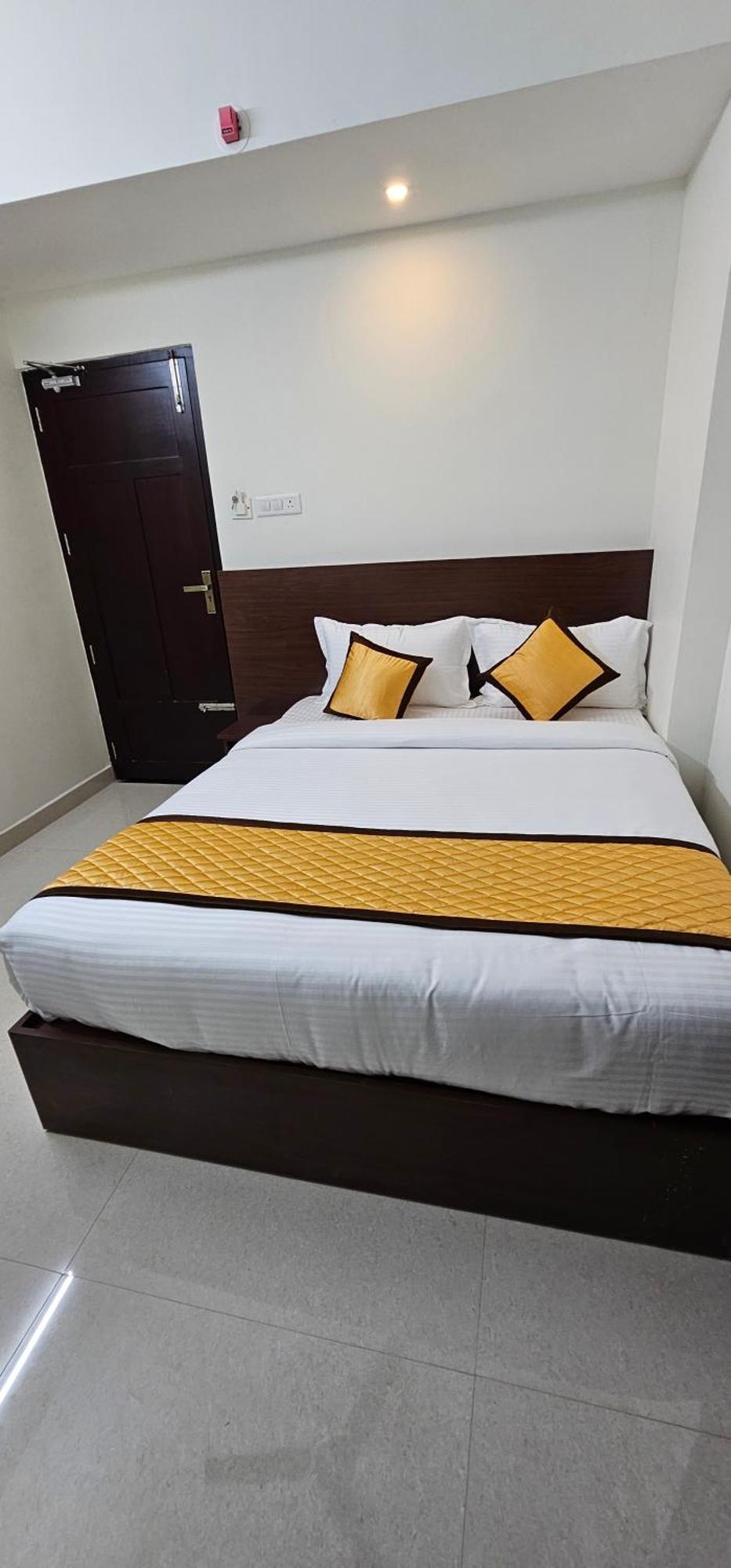 Blueway Residency Downtown Hotel Тривандрум Экстерьер фото